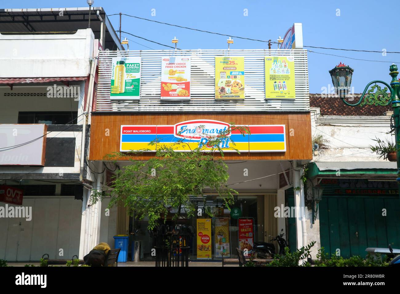 Indomaret Point malioboro. Eine Marke für den Mini-Markt, die jeden Tag Notwendigkeiten des Lebens bietet. Stockfoto