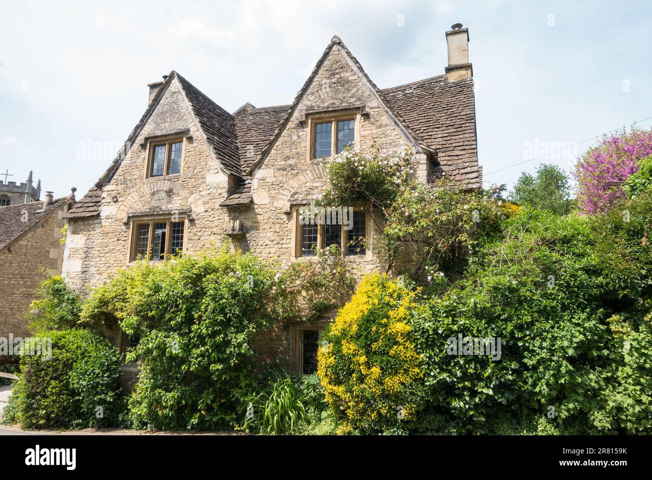 Isolierter Blick auf ein denkmalgeschütztes Gebäude der Kategorie II im Dorf Castle Combe Stockfoto