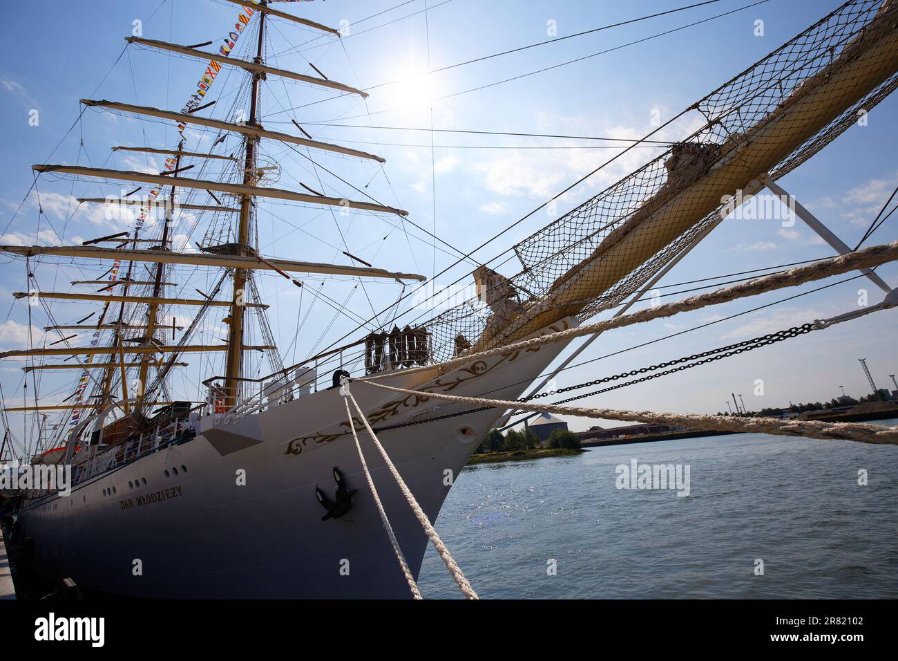 Während der Armada-Zeit befindet sich das dar Mlodziezy an der seine. Ausbildungsschiff aus Gdynia, Polen. Ein Großraumschiff der Maritime University 3. Stockfoto