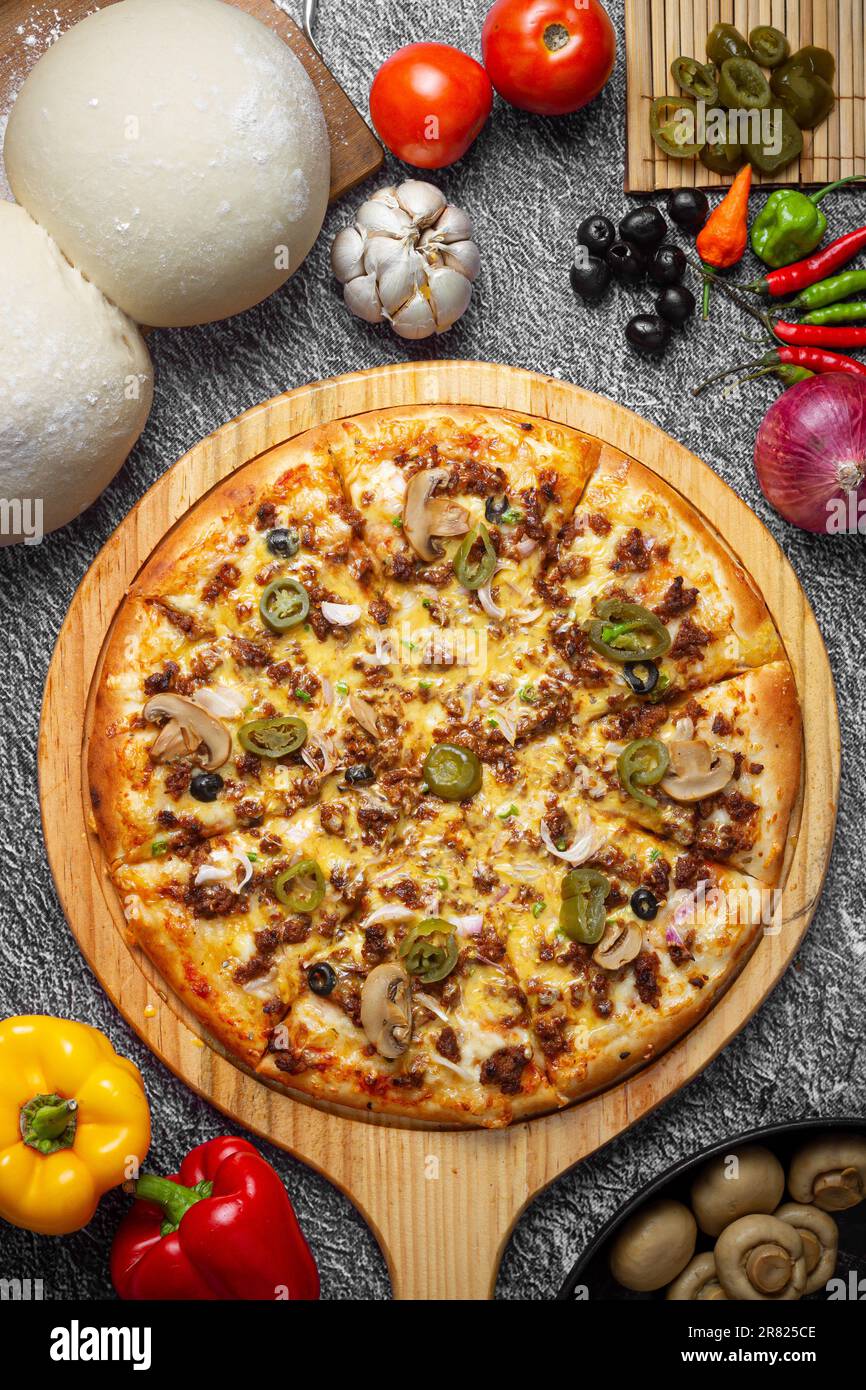 BBQ Chicken Pizza, Hawaiian Pizza, Buffalo Pizza, Supreme Pizza, The Works Pizza, Pizza Jungs, Pizza Capri, Palio's Pizza, Margherita Pizza Pepperoni Pizza Stockfoto