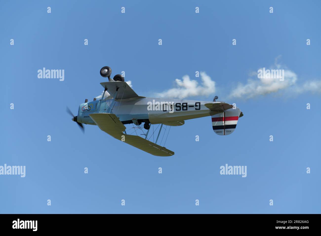 Bucker Jungmann wird am 2023. Juni auf der Shuttleworth Around the World Air Show präsentiert Stockfoto