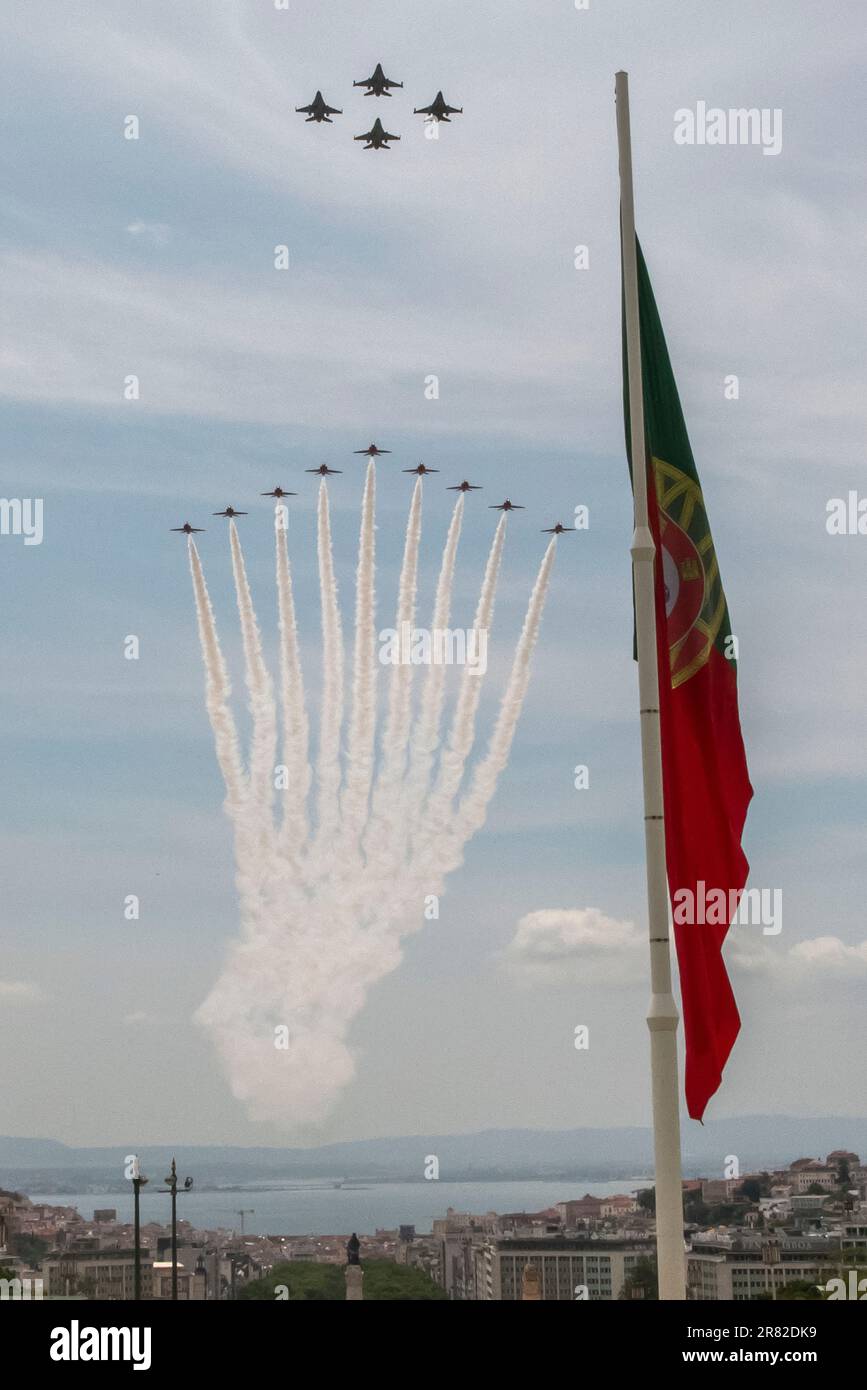 Mehrere Kampfflugzeuge der portugiesischen und englischen Luftwaffe