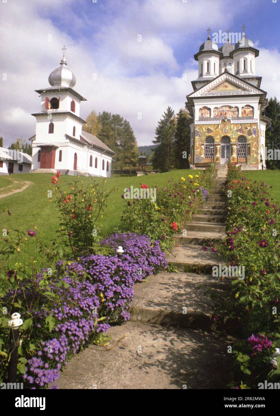 Außenansicht der christlich-orthodoxen Kirche in Panaci, Suceava County, Rumänien, ca. 2000 km. Stockfoto