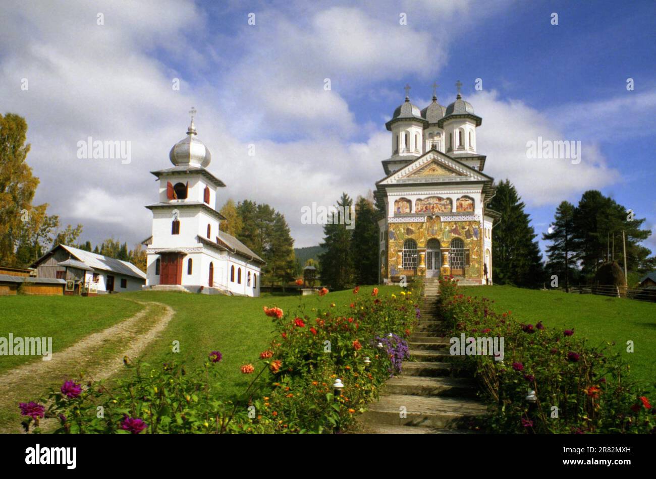 Außenansicht der christlich-orthodoxen Kirche in Panaci, Suceava County, Rumänien, ca. 2000 km. Stockfoto