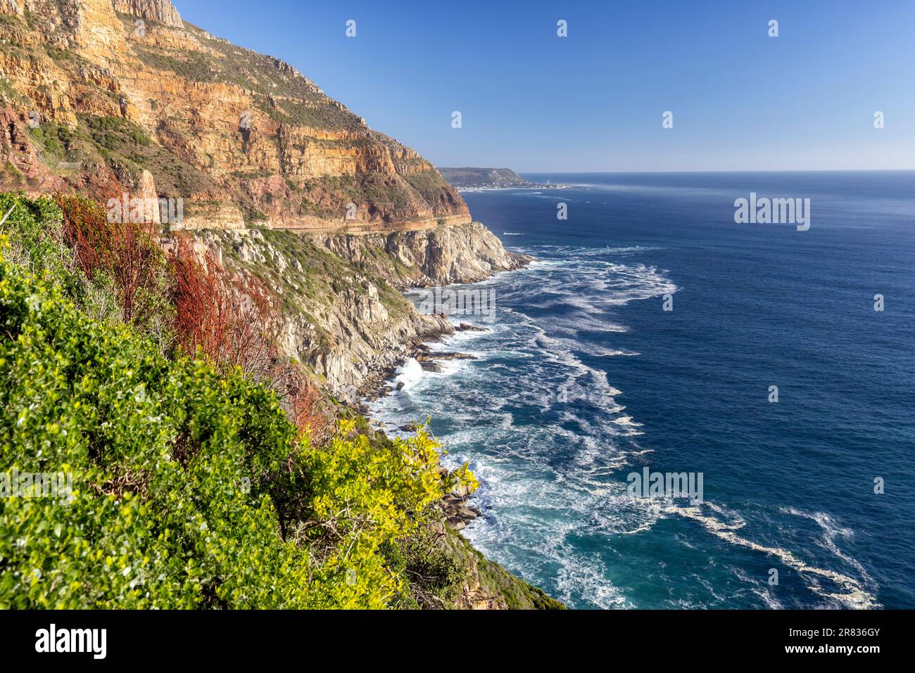 Blick vom Chapman's Peak Drive zwischen Hout Bay und Noordhoek auf der Kap-Halbinsel - in der Nähe von Kapstadt, Südafrika Stockfoto