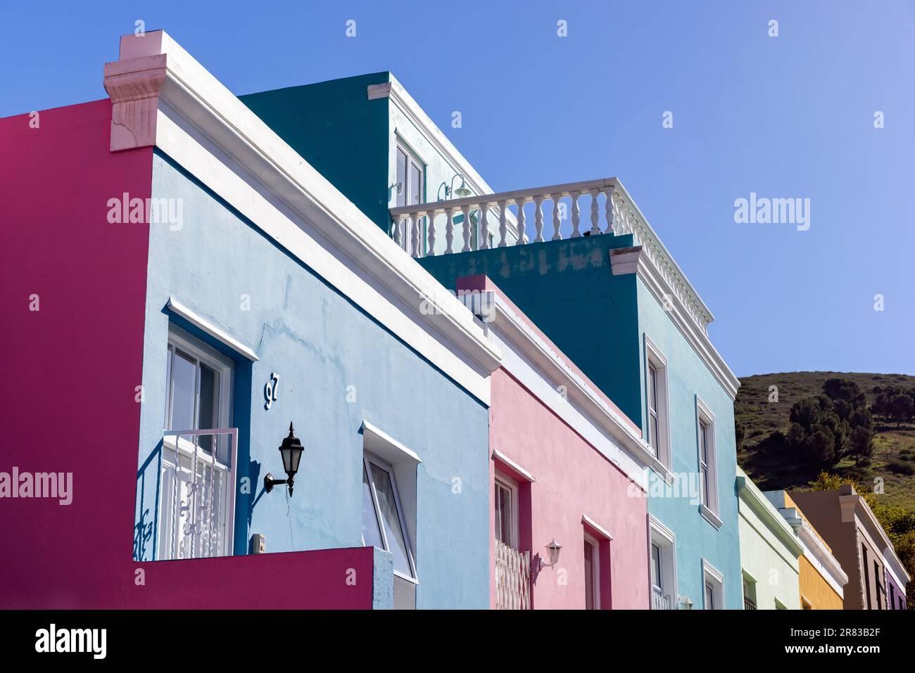 Farbenfrohe Häuser in der Bo-Kaap Gegend von Kapstadt, Südafrika Stockfoto