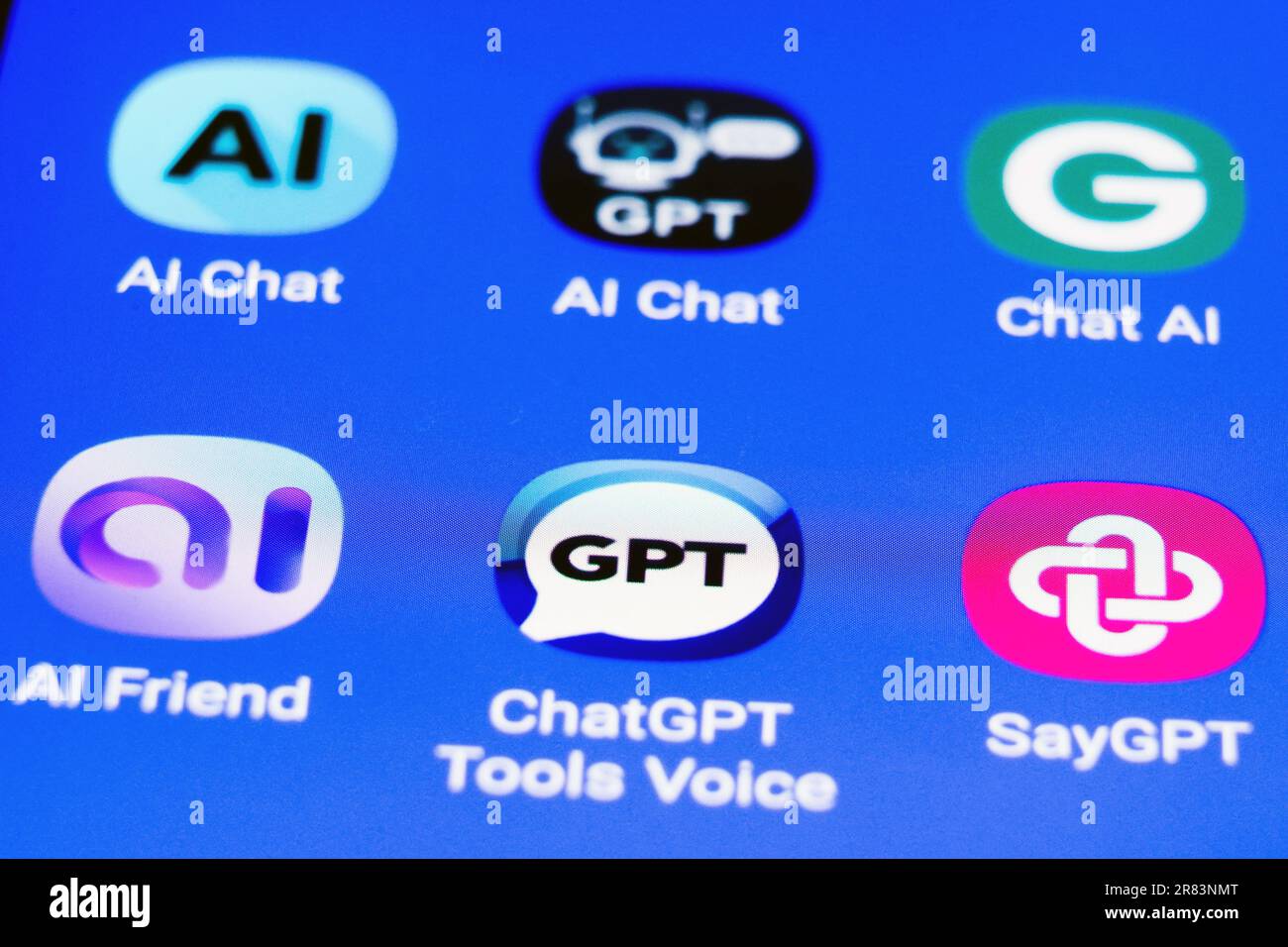 Die Logos verschiedener ChatGPT-Apps für künstliche Intelligenz (KI) auf dem deutschen Smartphone-Bildschirm Stockfoto