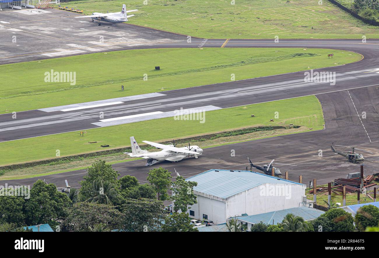 Philippinen Pres Duterte Flugzeuge erreichten Legazpi, als der Mayon-Vulkan ausbrach, philippinische Luftwaffenflugzeuge, Hubschrauber. K.Izorce/Alamy Live News Stockfoto