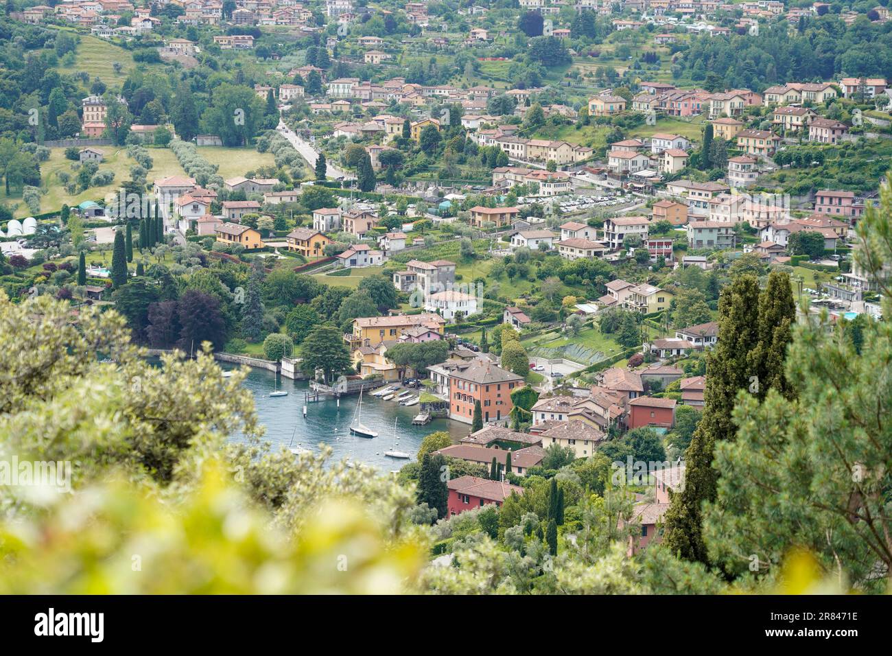 Blick auf Bellagio und Pescallo von den Gärten der Villa Serbelloni Stockfoto