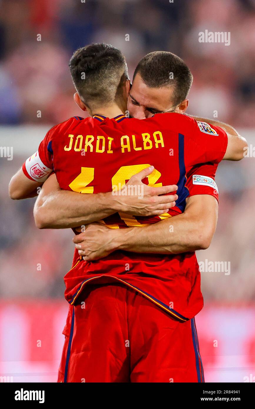 18-06-2023: Sport: Kroatie gegen Spanje ROTTERDAM, NIEDERLANDE - JUNI 18: Spieler Spaniens feiern den Sieg der Völkerliga, Nacho (Spanien) und Jord Stockfoto
