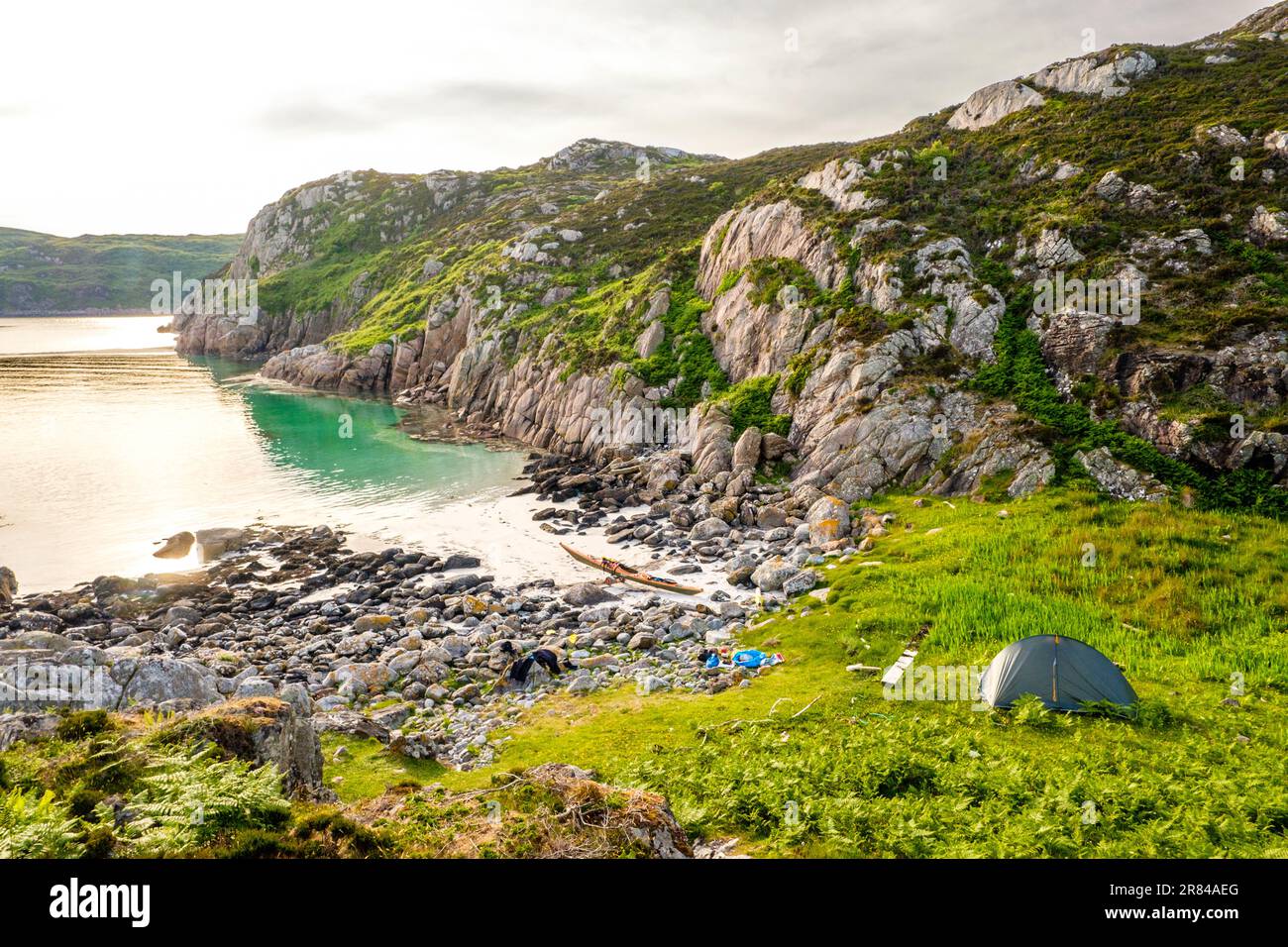 Wildes Camping an der Küste der Isle of Mull, Schottland, Großbritannien Stockfoto