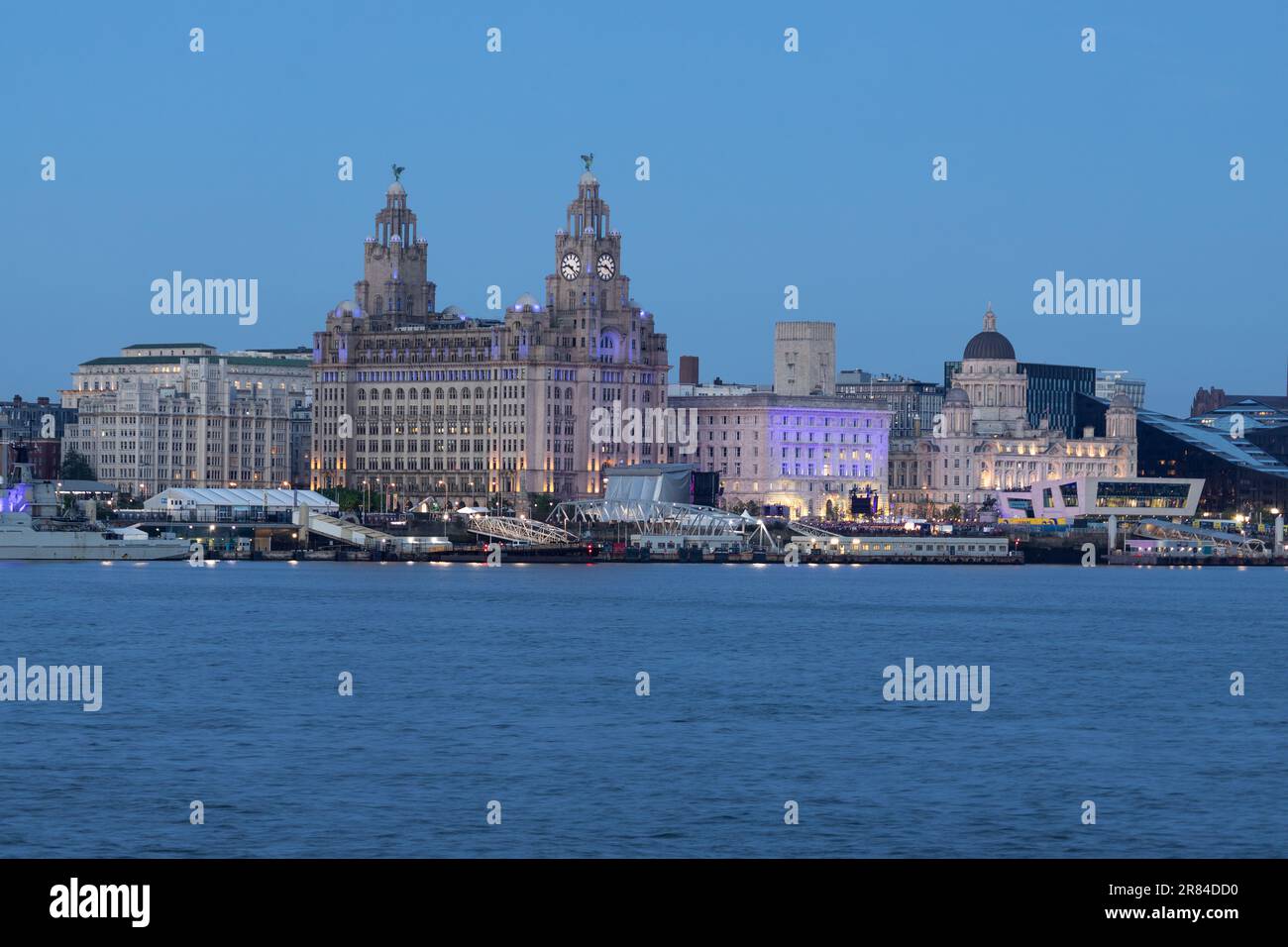 Das Liver Building bei Nacht, Liverpool, Merseyside Stockfoto