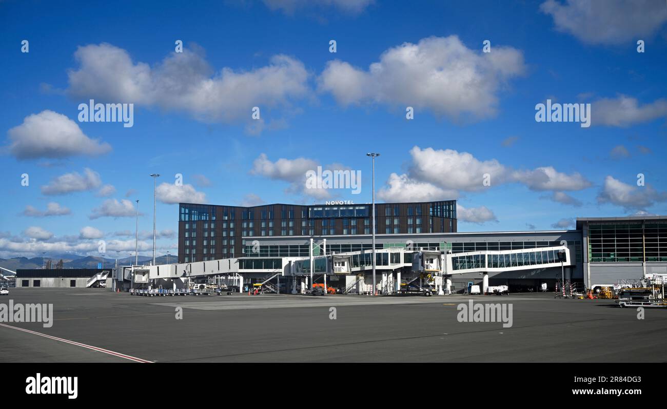 Christchurch, Neuseeland - 09. September 2022; Christchurch International and Domestic Airport von der Landebahn an einem schönen Frühlingstag. Stockfoto