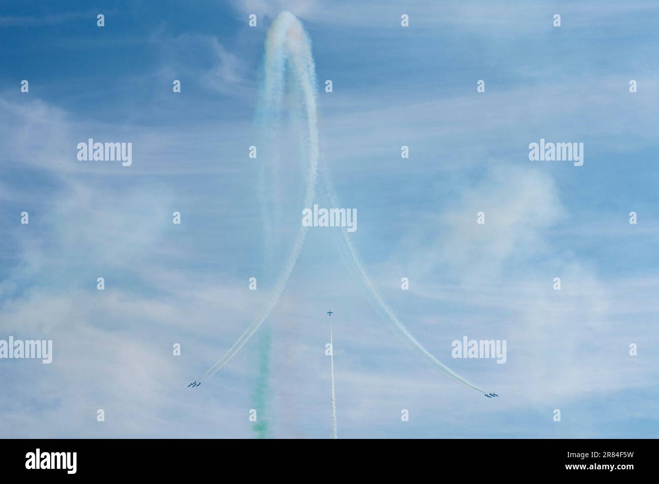 Aufführung der National Acrobatic Patrol Frecce Tricolori Air Show zum 100. Jahrestag der italienischen Luftwaffe am Militärflughafen Mario De Bernardi in Pratica di Mare. (Foto: Stefano Costantino / SOPA Images/Sipa USA) Stockfoto