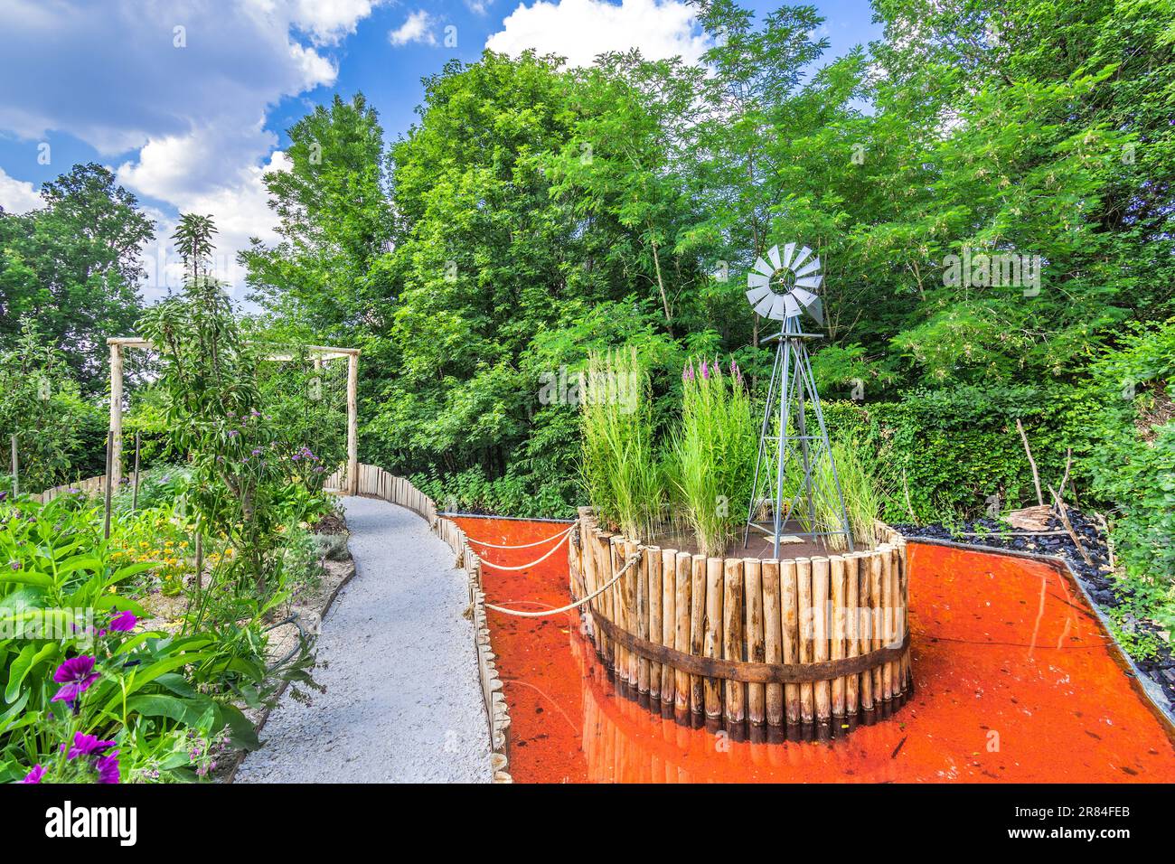 „Une (Presque) ile vertueuse“ / „an (beinahe) Tugendous Island“ Ziergegenstände im Domaine de Chaumont-sur-Loire, Loir-et-Cher (41), Frankreich. Stockfoto