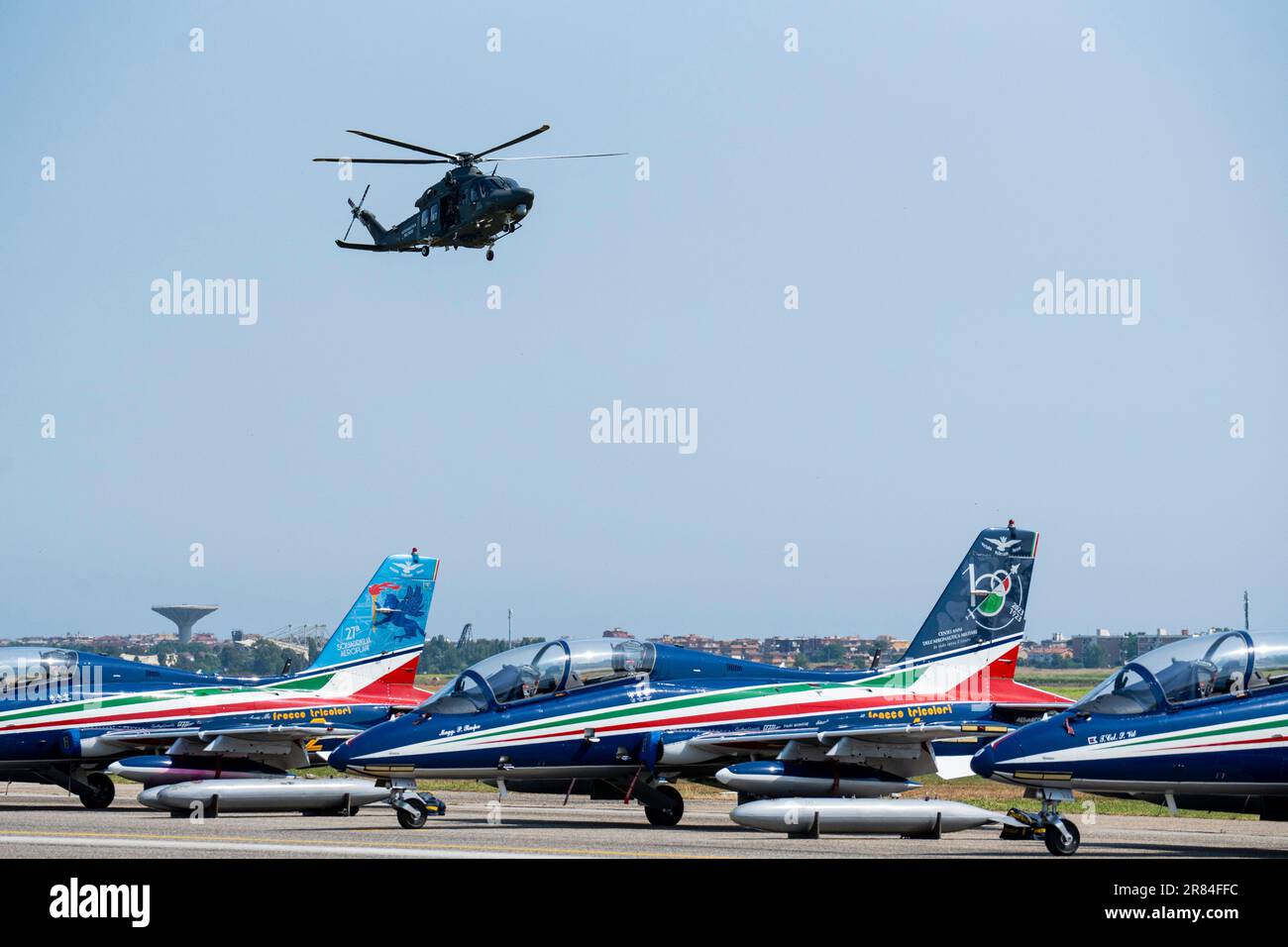 Flugschau zum 100. Jahrestag der italienischen Luftwaffe mit der Aufführung der Nationalen Akrobatikpatrouille Frecce Tricolori am Militärflughafen Mario De Bernardi in Pratica di Mare. (Foto: Stefano Costantino / SOPA Images/Sipa USA) Stockfoto