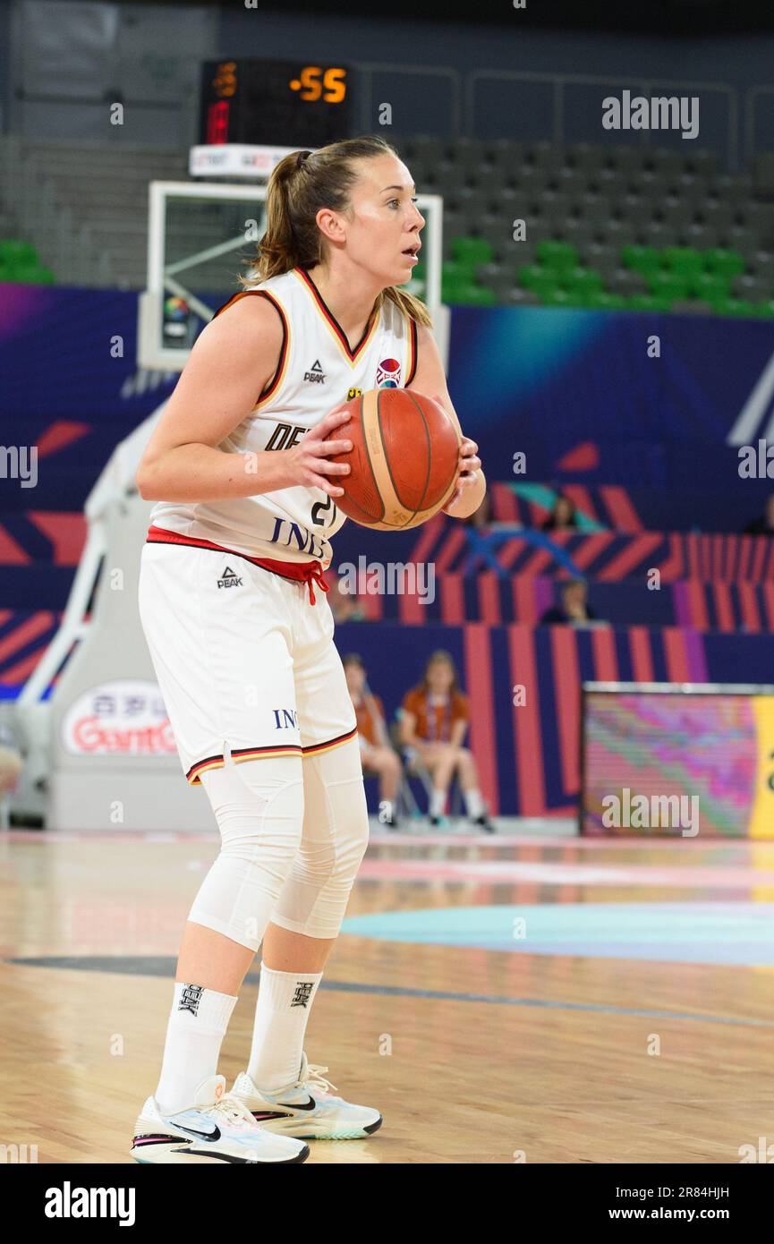 Svenja Brunckhorst (21 Deutschland) während des Gruppenspiels im eurobasket 2023 für Frauen zwischen Deutschland und Großbritannien in der Arena Stozice, Slowenien