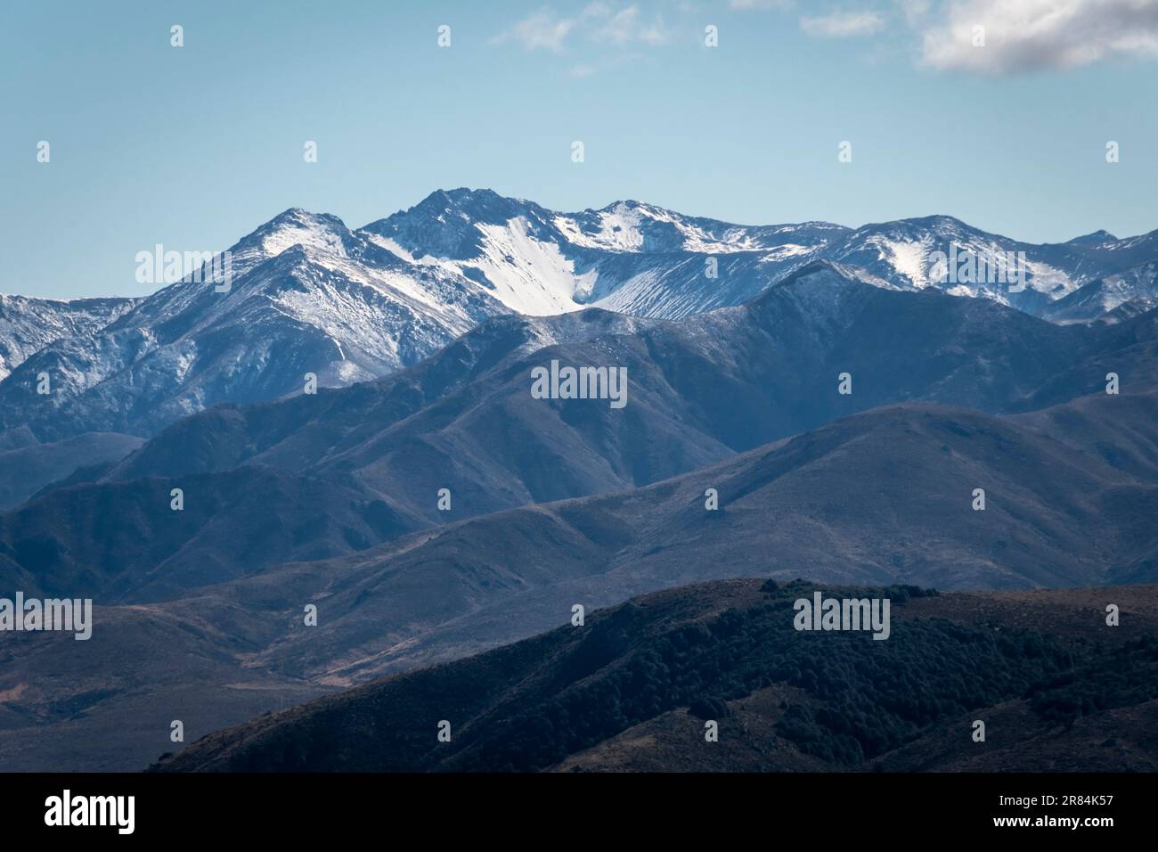 Schnee auf den Bergen, von Mount Dumblane, in der Nähe von Hanmer Springs, Canterbury, South Island, Neuseeland Stockfoto