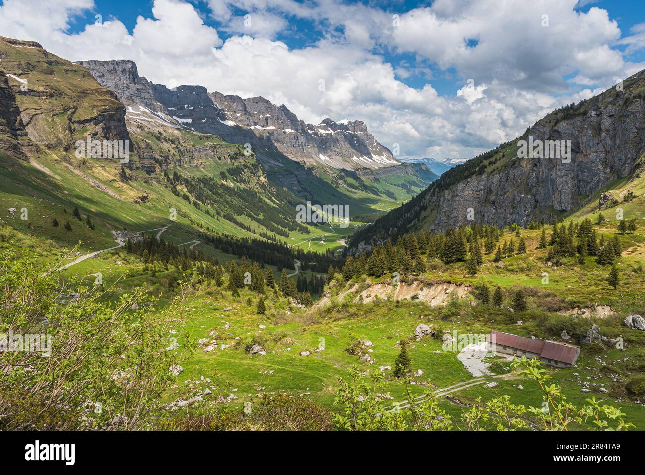 Bergpanorama an der Klausenpass Straße, Blick Richtung Urnerboden, Spiringen, Kanton Uri, Schweiz Stockfoto