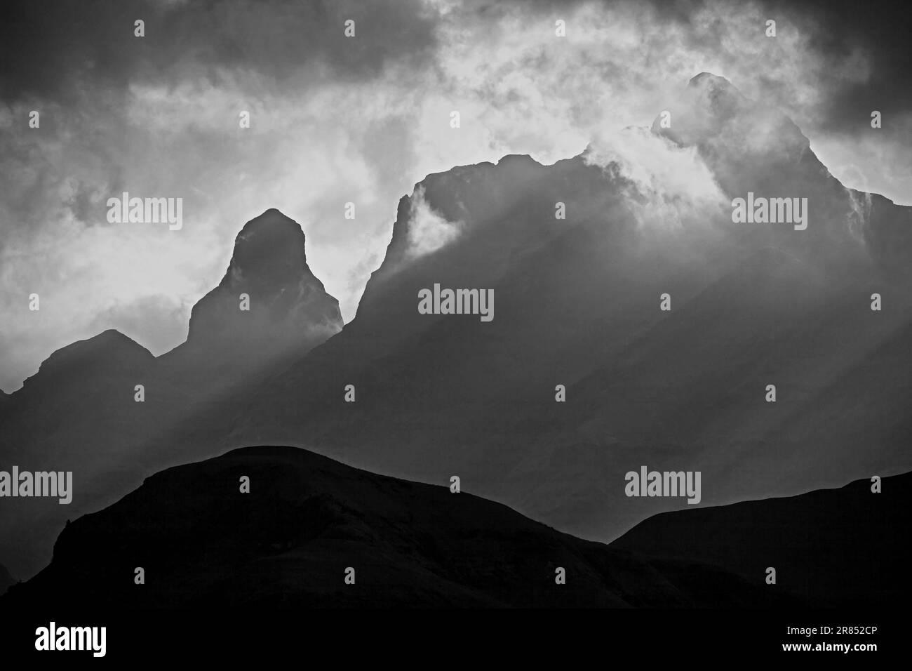 Schwarzweiß-Stormy Drakensberg Sunset 15814 Stockfoto