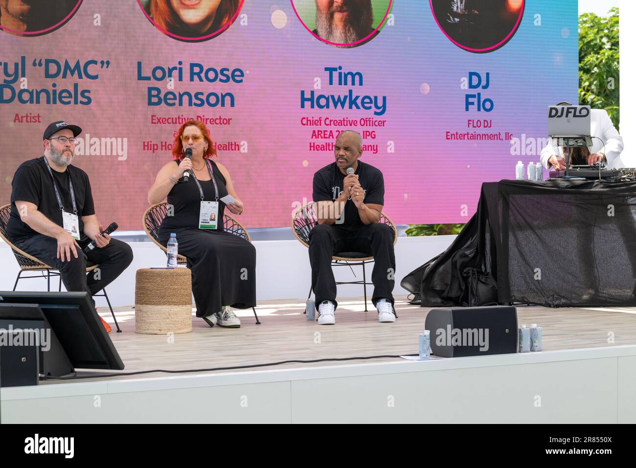 Cannes, Frankreich - Juni 19 2023: Darryl „DMC“ McDaniels (Künstler – Run DMC), Lori Rose Benson, Tim Hawkey und DJ FLO, FLO DJ Entertainment llc sprechen auf der Bühne während der „How Hip Hop and Science Citizen Kids to Sugar Experts“/ IPG Health Session bei den Cannes Lions 2023 © ifnm Press Stockfoto