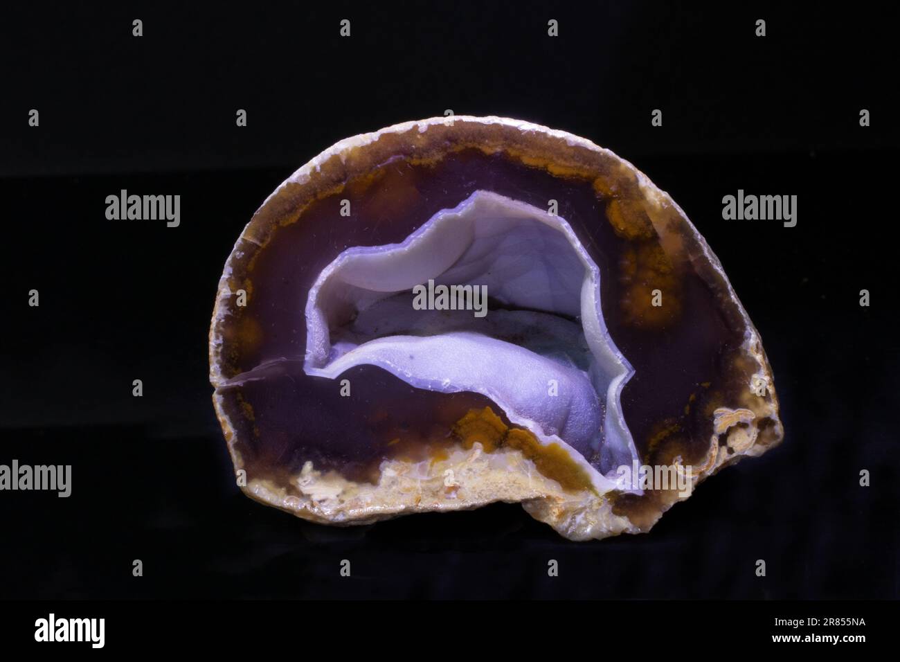 Achatquarz-Geodenmineralien Stockfoto