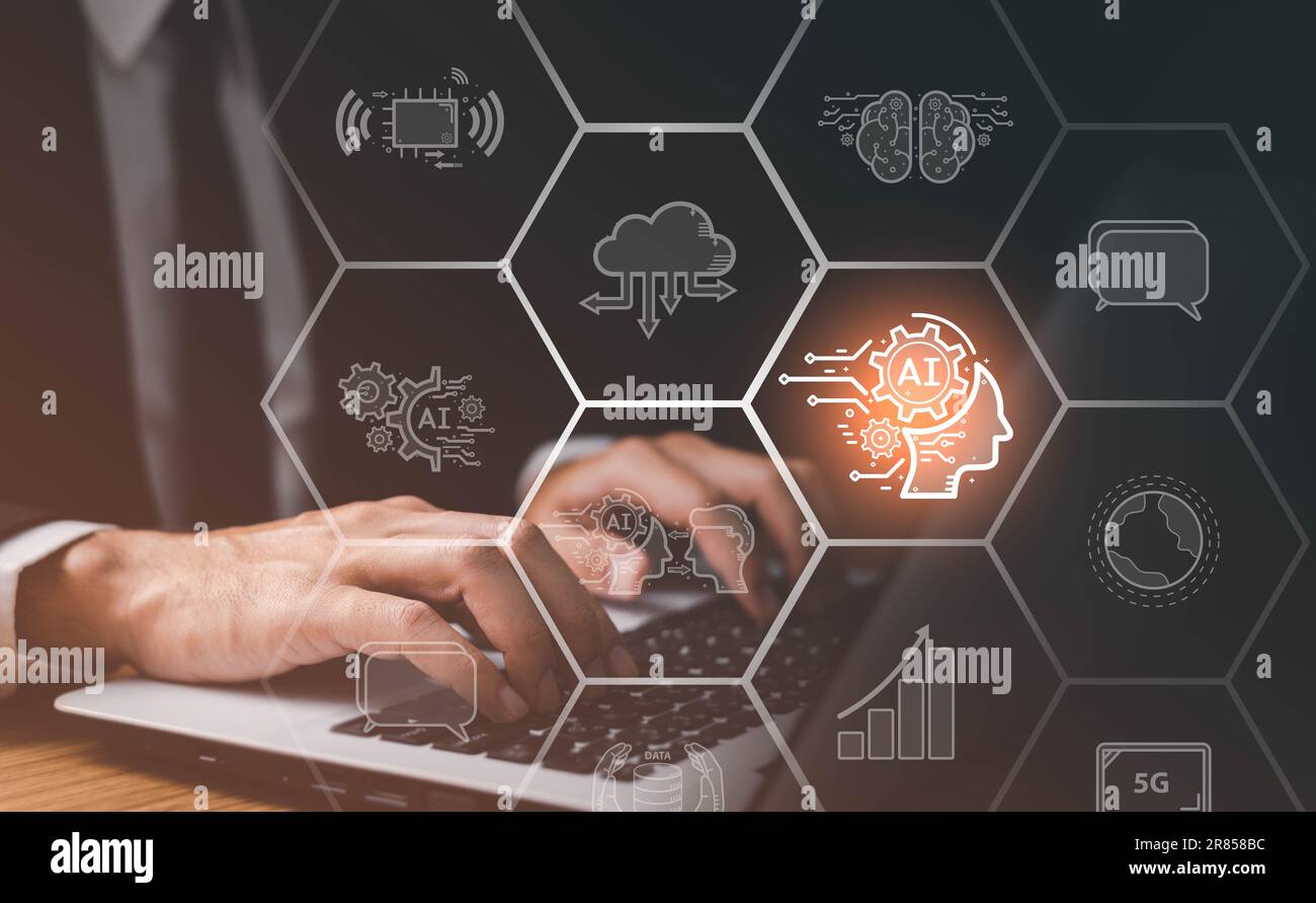 Geschäftsmann, der eine Laptop-Tastatur verwendet, um mit KI zu chatten, oder künstliche Intelligenz für Chatbot von Open AI Concept. Stockfoto