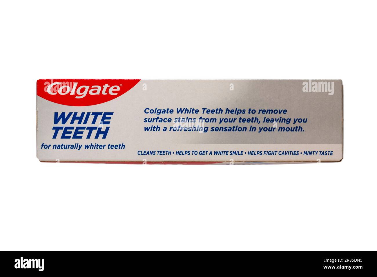 Packung Colgate White Zahnpasta für natürlich weiße Zähne isoliert auf weißem Hintergrund – recycelbare Röhre Stockfoto