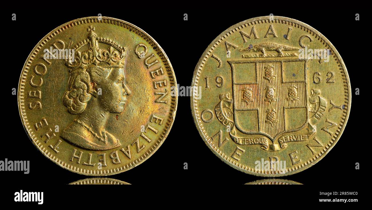 1962 Jamaika One Penny mit einem gekrönten Porträt von Königin Elizabeth II. Von Cecil Thomas und dem Wappen von Graviererin Percy Metcalfe Stockfoto