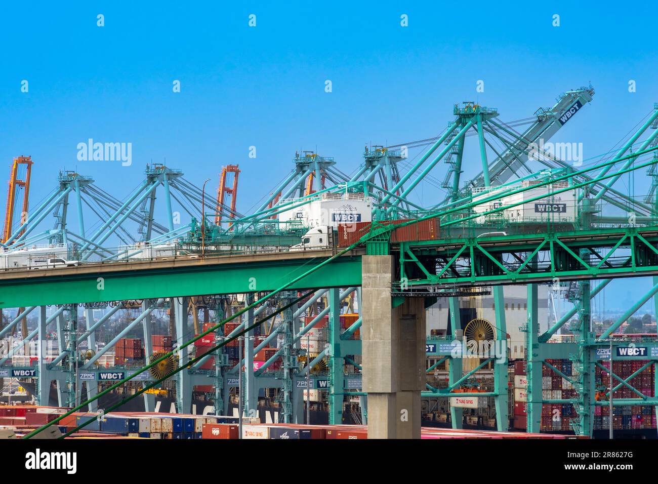 San Pedro, CA, USA – 2. Juni 2023: Nahaufnahme der Vincent Thomas Bridge, State Route 47, in der Post of Los Angeles in San Pedro, Kalifornien. Stockfoto