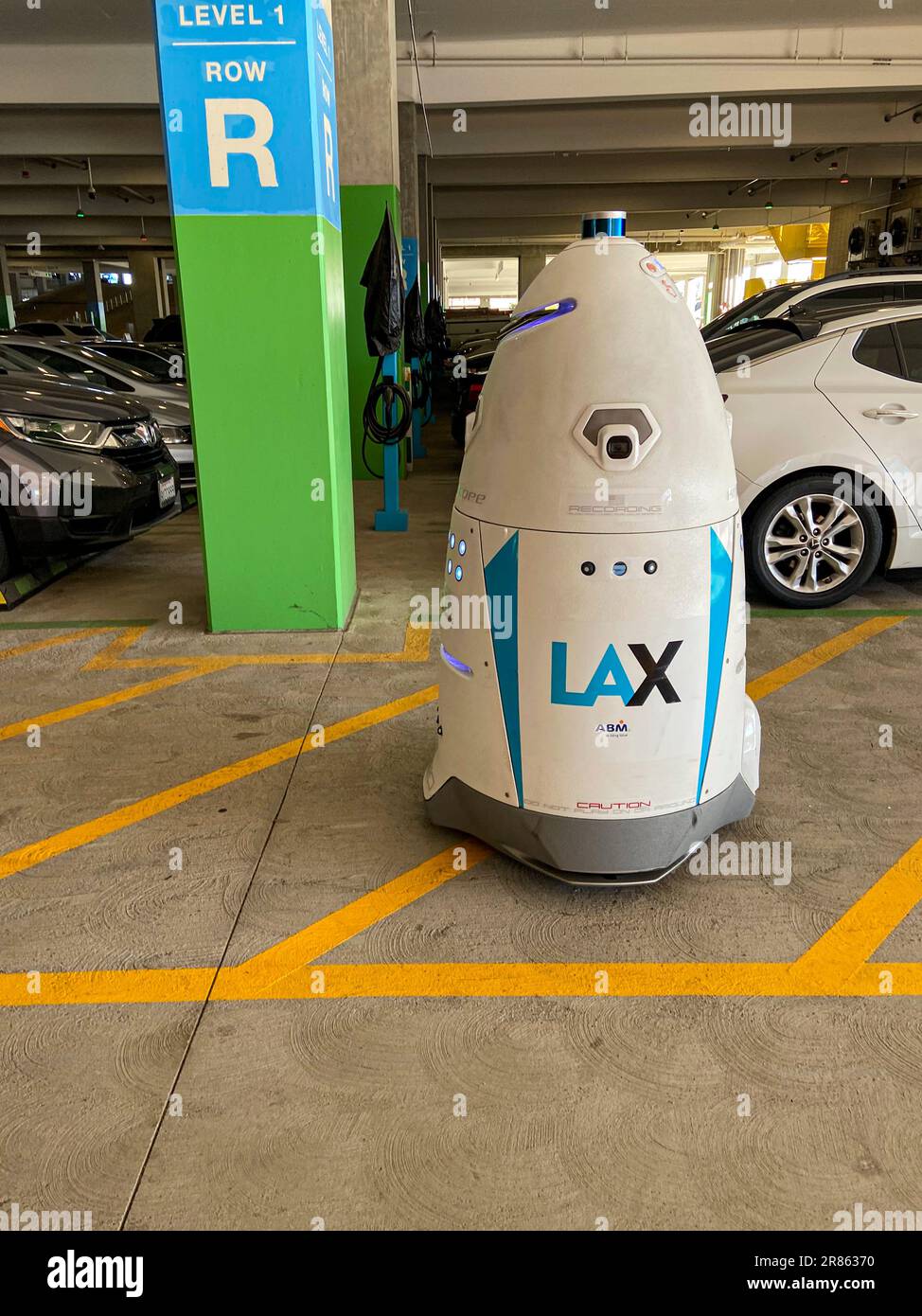 Parkroboter am Parkhaus am Flughafen Los Angeles, Los Angeles, Kalifornien, USA Stockfoto