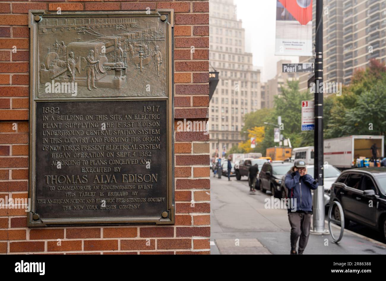 Gedenktafel am Standort des Pearl Street Gebäudes der Edison Electric Illuminating Company in Manhattan, New York City Stockfoto