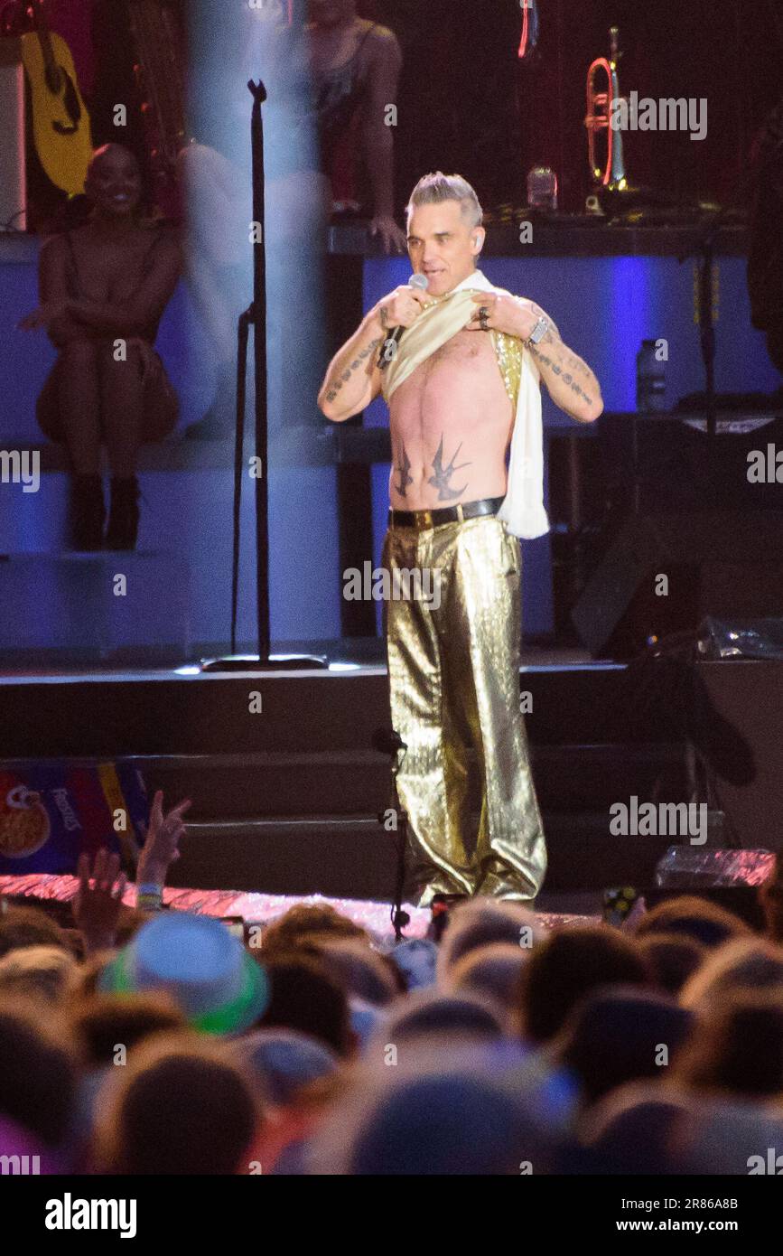 Isle of Wight, Großbritannien. Robbie Williams - das Isle of Wight Festival Credit: Graham Tarrant/Alamy Live News Stockfoto