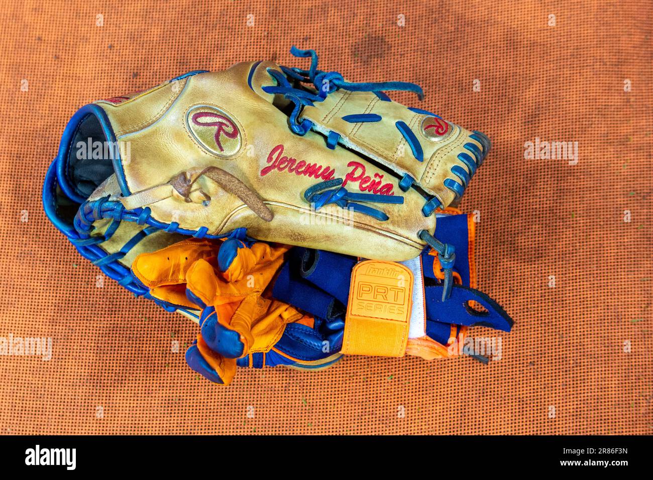 Houston Astros Shortstop Jeremy Penas (3) Baseballhandschuh während des MLB Interleague Spiels zwischen den Cincinnati Reds und den Houston Astros am Freitag Stockfoto