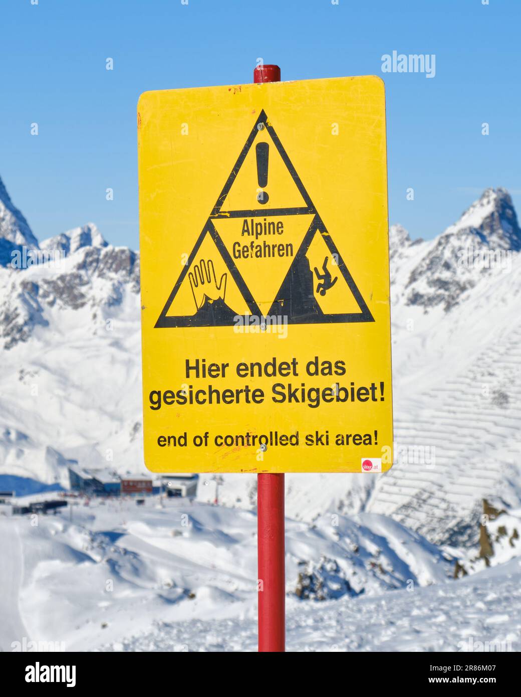 Ende eines Warnschilds für Skigebiete auf der Skipiste, in deutscher Sprache, im Skigebiet Ischgl, an der Grenze zwischen Österreich und der Schweiz. Stockfoto