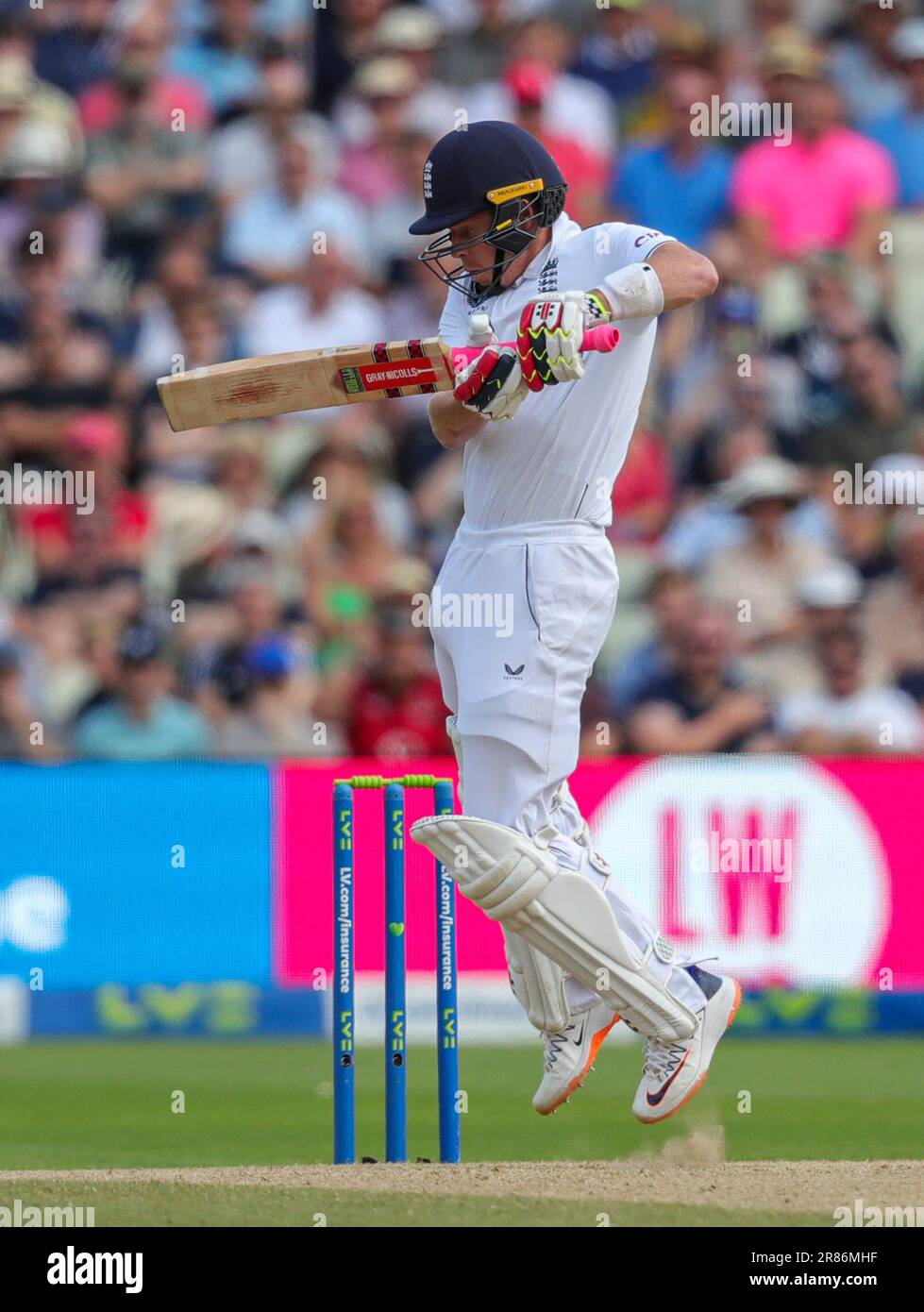 Birmingham, England. 19. Juni 2023. Englands Ollie Pope während des ersten Ashes-Tests in Edgbaston. Das Bild sollte lauten: Ben Whitley/Alamy Live News. Stockfoto