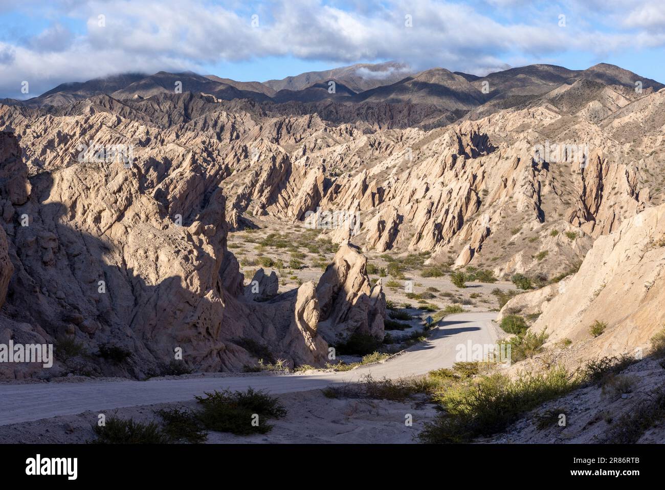 Shells' Ravine (Quebrada de las Conchas), wunderschöne Landschaft auf dem Weg von Salta nach Cafayate - Reisen und Erkunden von Argentinien, Südamerika Stockfoto