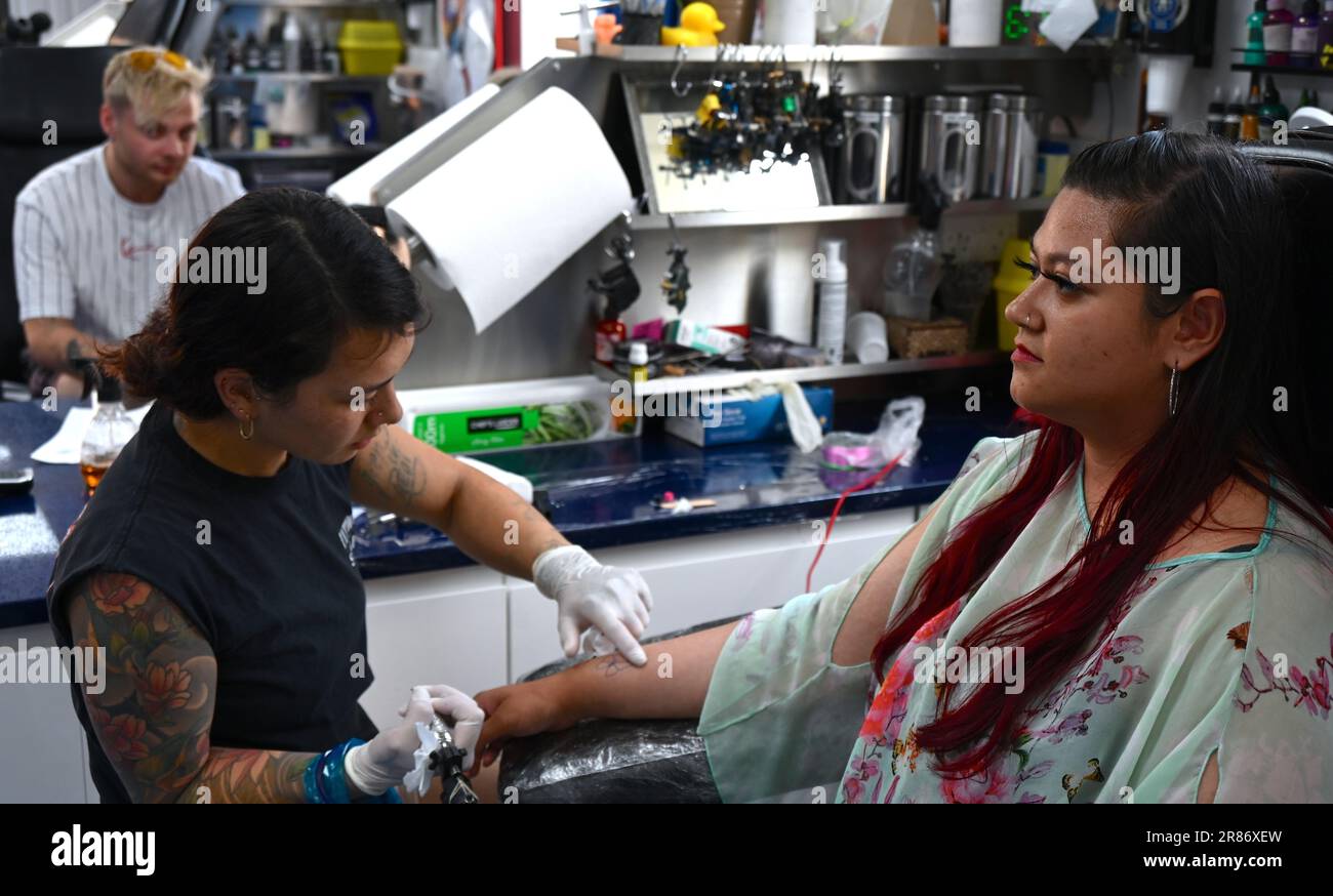 TATTOO UK UXBRIDGE hat zwei Läden, jetzt einer in der Cowley Road und