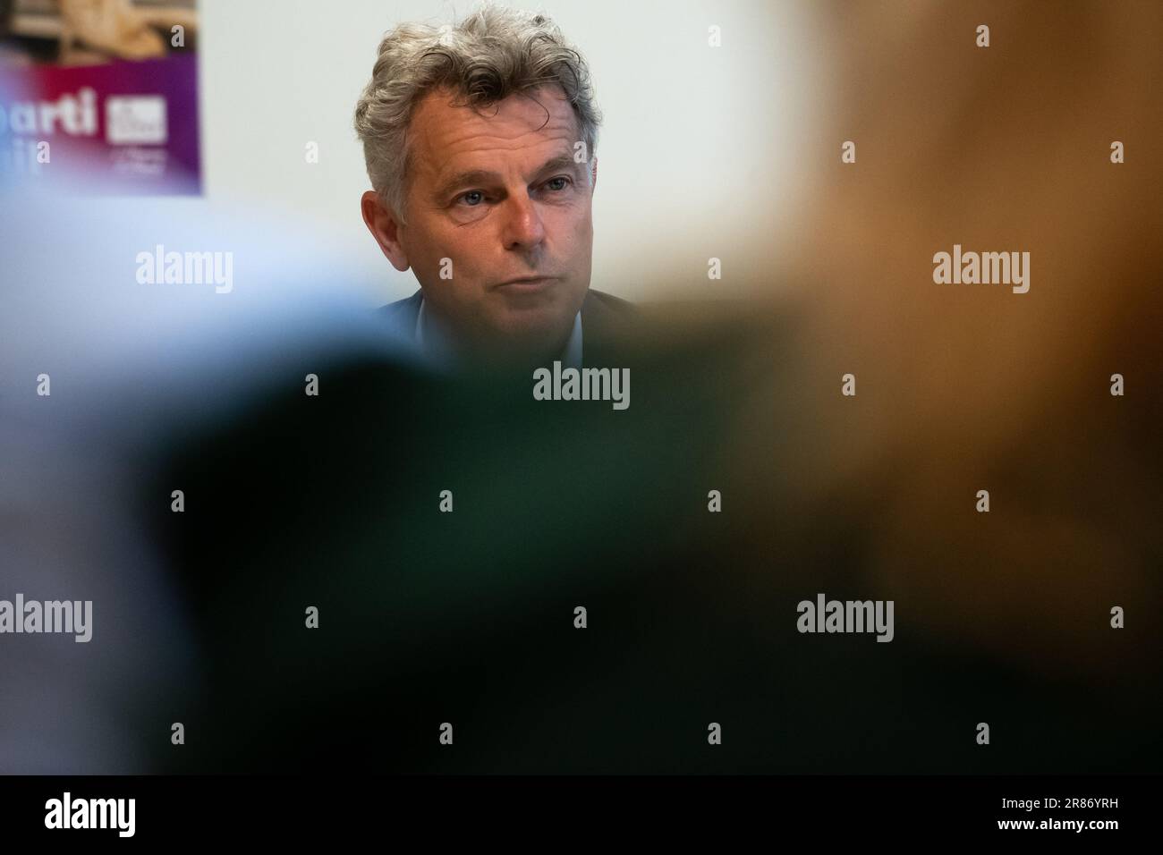 Sainte Tulle, Frankreich. 14. Juni 2023. Fabien Roussel trifft lokale Volksvertreter. Fabien Roussel, erster Sekretär der Kommunistischen Partei Frankreichs, organisierte die letzte Etappe seiner Tour de France, um dem französischen Volk in Sainte-Tulle zuzuhören. Kredit: SOPA Images Limited/Alamy Live News Stockfoto