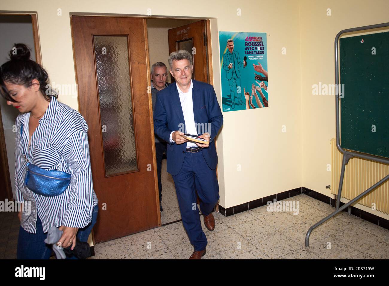 Sainte-Tulle, Frankreich. 14. Juni 2023. Fabien Roussel trifft lokale Volksvertreter. Fabien Roussel, erster Sekretär der Kommunistischen Partei Frankreichs, organisierte die letzte Etappe seiner Tour de France, um dem französischen Volk in Sainte-Tulle zuzuhören. (Kreditbild: © Laurent Coust/SOPA Images via ZUMA Press Wire) NUR REDAKTIONELLE VERWENDUNG! Nicht für den kommerziellen GEBRAUCH! Stockfoto
