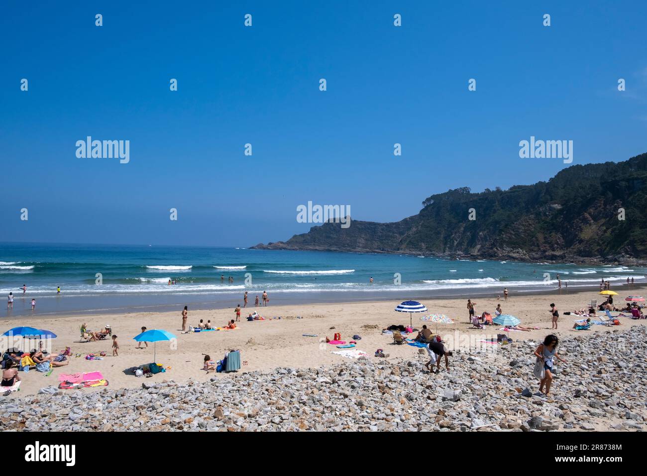 Soto de Luina, Cudillero, Asturien, Spanien - 03. Juni 2023. Strand von San Pedro de La Ribera Stockfoto
