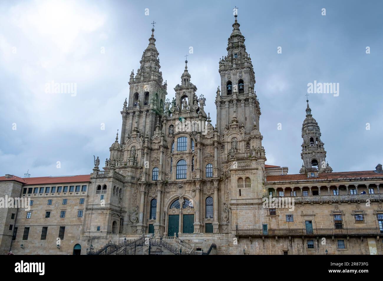 Kathedrale von Santiago de Compostela, La Coruna, Galicien, Spanien. Bewölkter Tag. Stockfoto