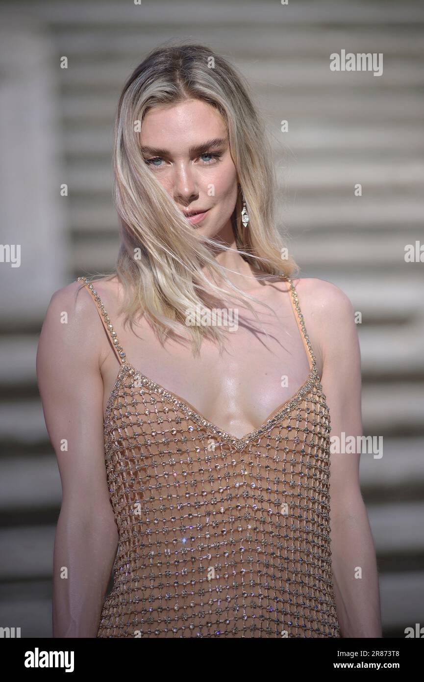 Rom, Italien. 19. Juni 2023. Vanessa Kirby erreicht die Spanische Treppe vor der Premiere des Films „Mission: Impossible - Dead Reckoning Part One“ am 19. Juni 2023 in Rom. Foto: Rocco Spaziani/UPI Credit: UPI/Alamy Live News Stockfoto