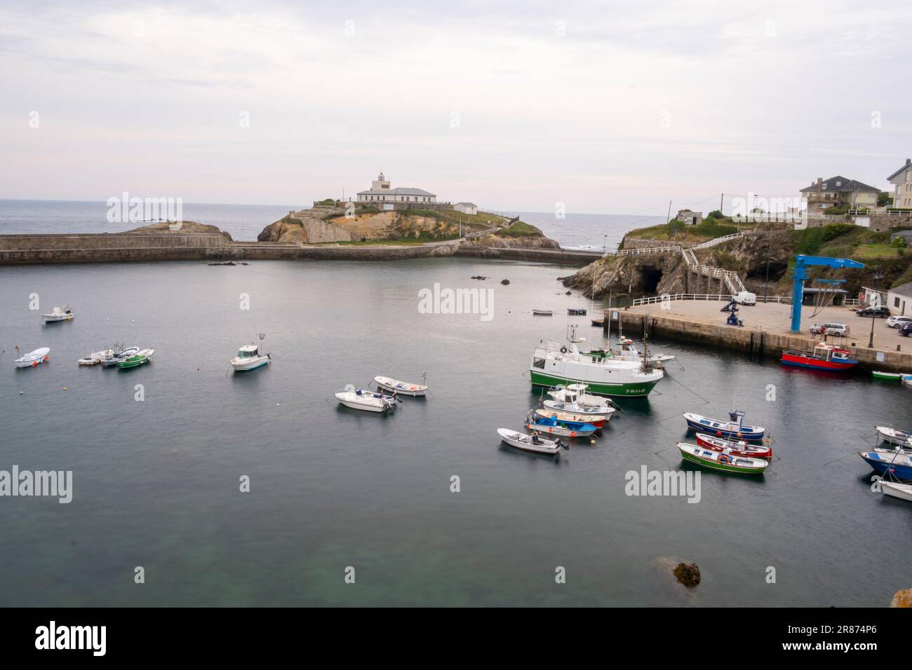 Hafen von Tapia de Casariego, Asturien, Spanien. Stockfoto