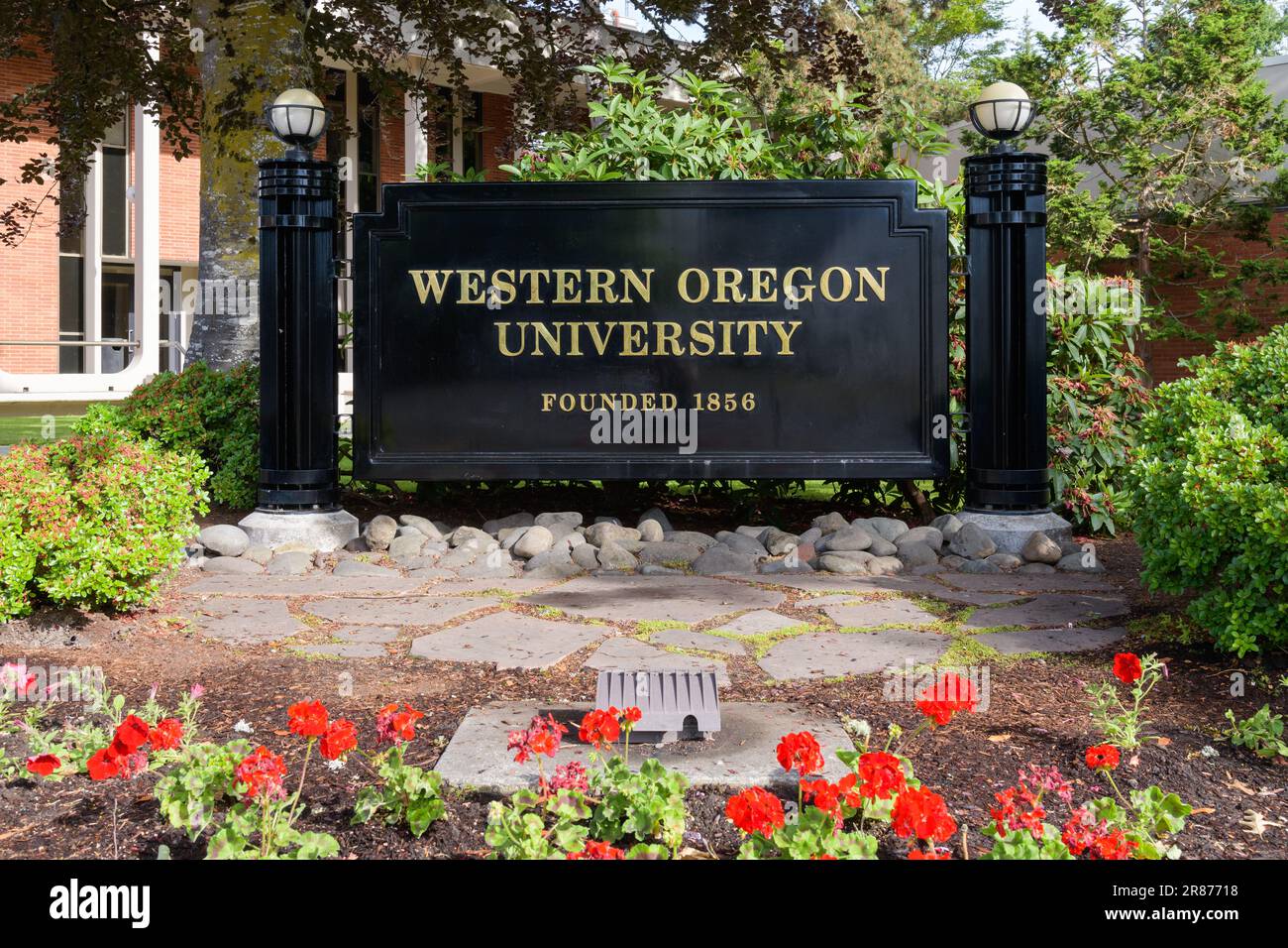 Monmouth, OR, USA - 13. Juni 2023; Schild der Western Oregon University auf dem Monmouth Campus Stockfoto