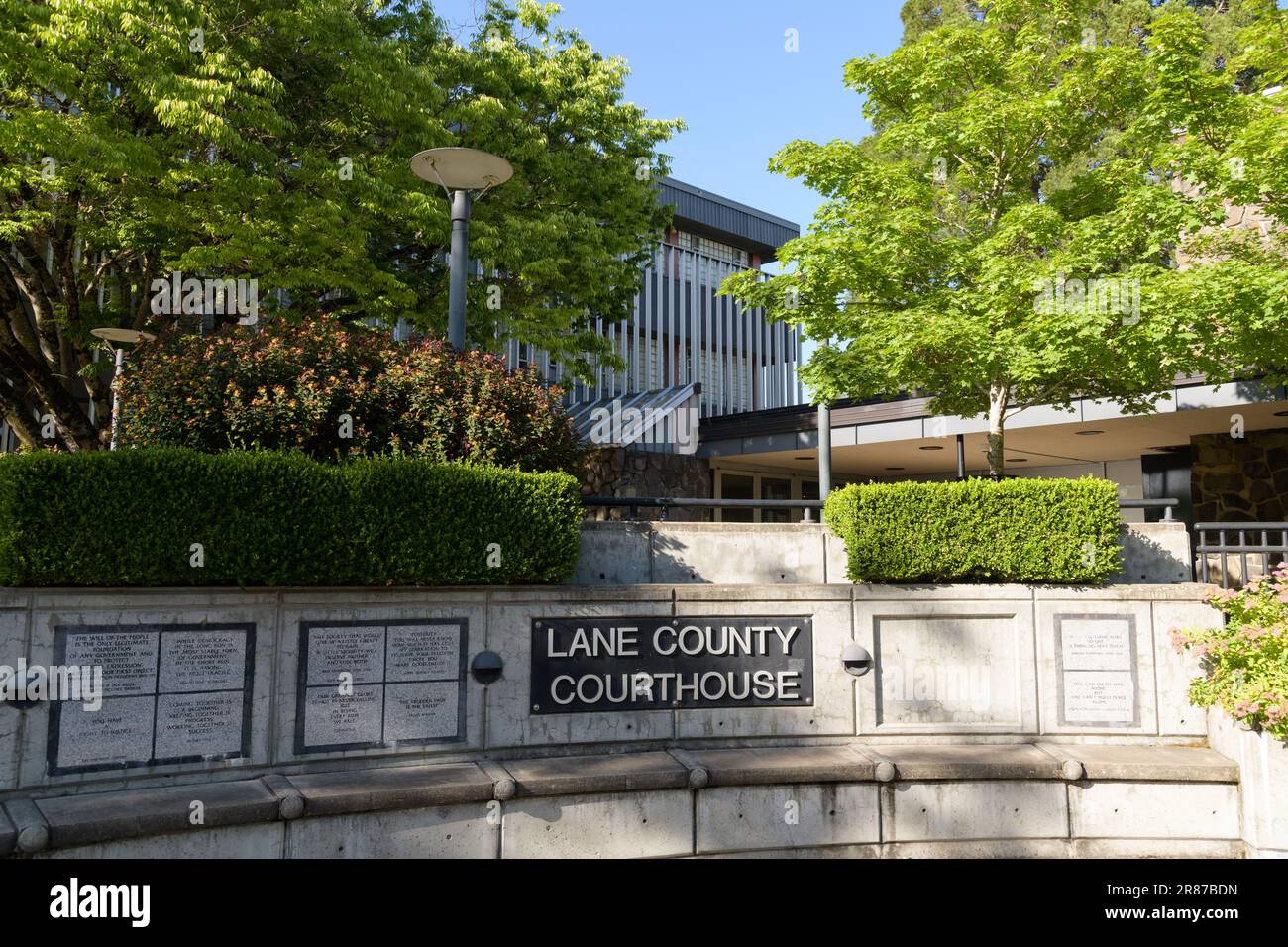 Eugene, OR, USA - 14. Juni 2023; Schild für das Lane County Courthouse in Eugene, Oregon Stockfoto