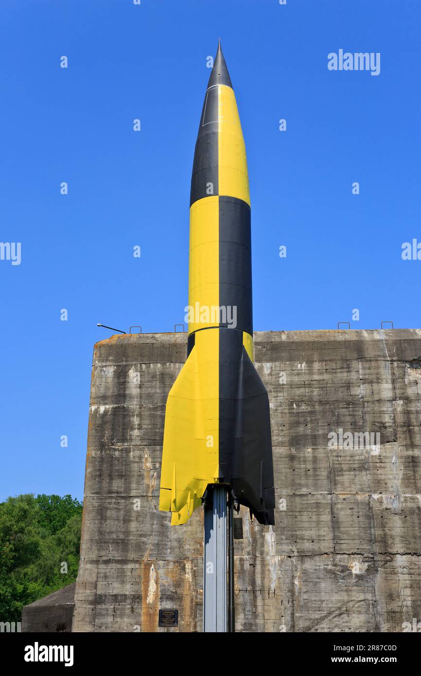 Eine Langstreckenrakete V-2 (A-4) aus dem Zweiten Weltkrieg im Bunker von Eperlecques (Pas-de-Calais), Frankreich Stockfoto