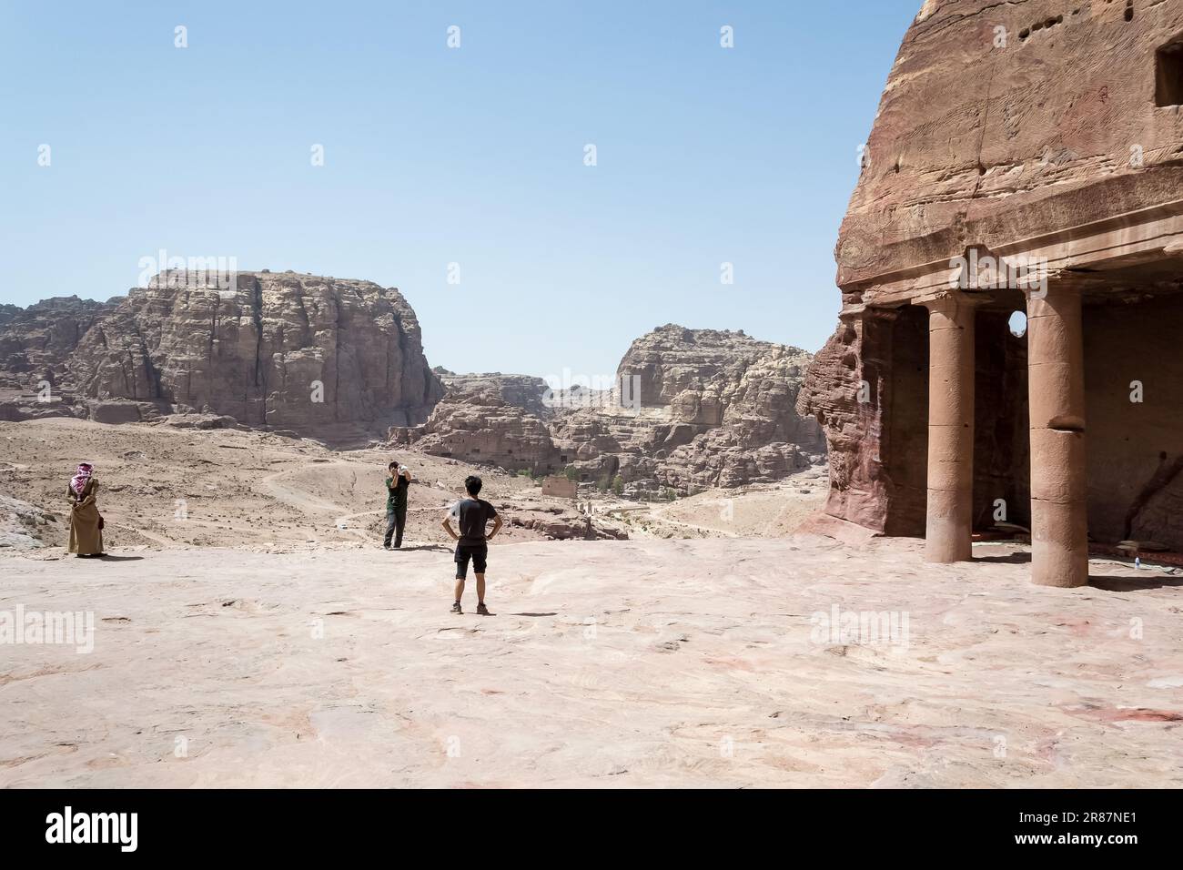 Blick auf die herrlichen Ruinen des antiken Petra am Wadi Mousa, dem Tal von Moses, im Südwesten Jordaniens. Stockfoto