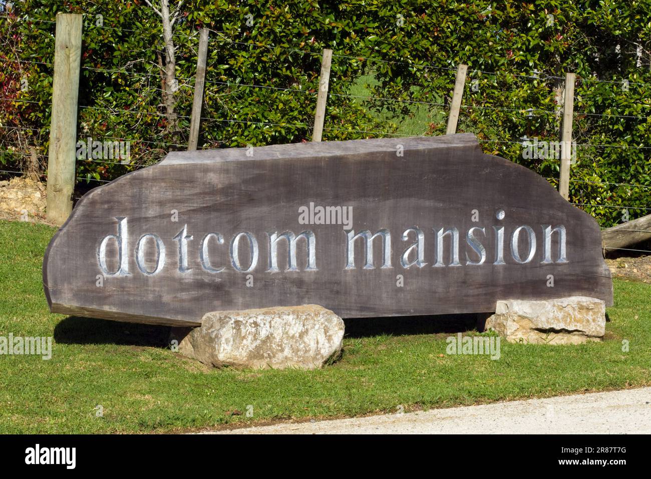 Dotcom Mansion. Der Wohnsitz von Kim Dotcom, der wegen einer US-amerikanischen Untersuchung wegen Urheberrechtsverletzung verhaftet wurde, Coatesville, Auckland, Neuseeland, Montag, 23. Januar 2012. Stockfoto