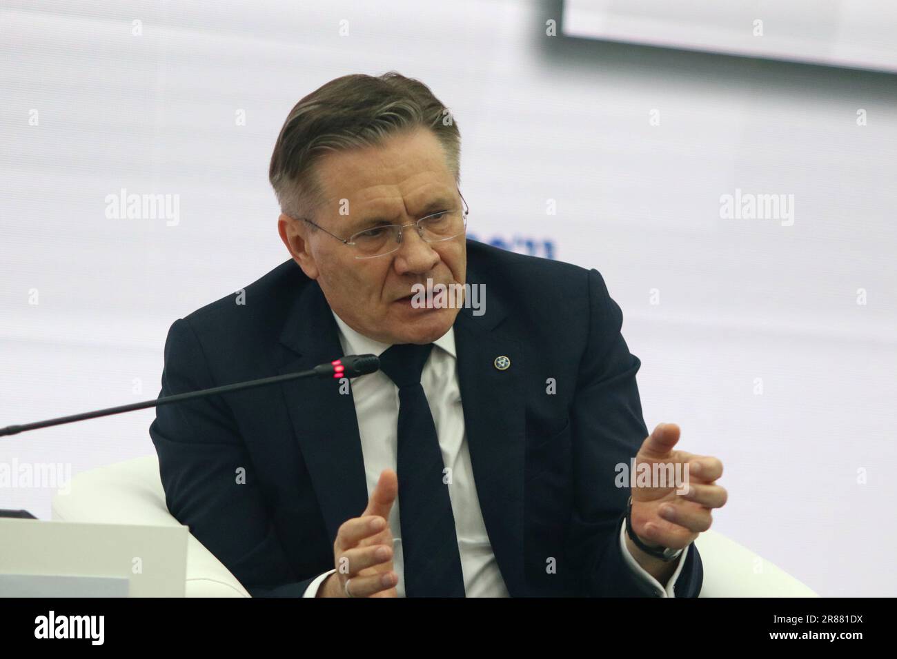 Sankt Petersburg, Russland. 15. Juni 2023. Alexey Likhatschow, Generaldirektor der State Atomic Energy Corporation ROSATOM nimmt an einer Sitzung zum Thema Multipolarität und Verbundenheit als neues Paradigma des internationalen Handels im Rahmen des St. Petersburg International Economic Forum 2023 (SPIEF 2023). Kredit: SOPA Images Limited/Alamy Live News Stockfoto